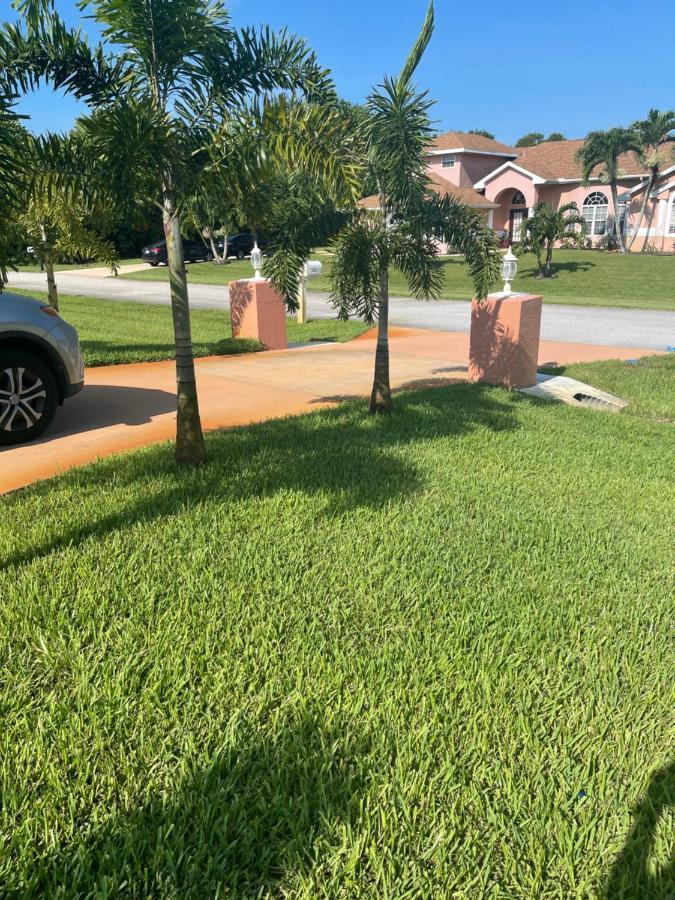 Carols Palm Hotel Port St. Lucie Exterior photo